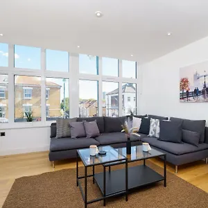 https://oval-panther-house.brighton-hotels-england.com
